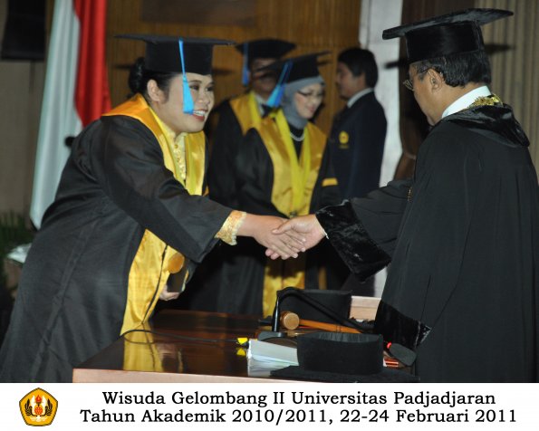 wisuda-keperawatan-s2-s1-oleh-rektor-039