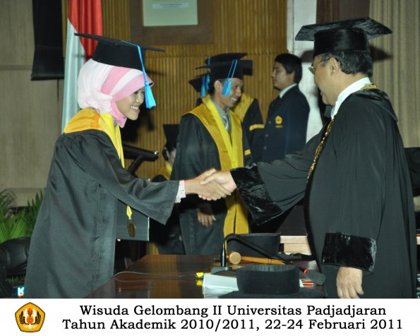 wisuda-keperawatan-s2-s1-oleh-rektor-040