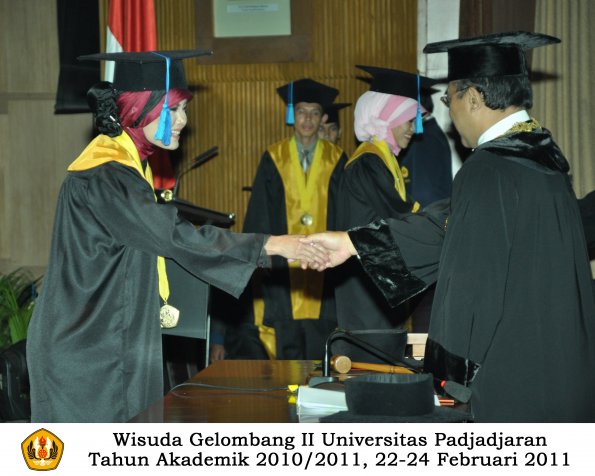 wisuda-keperawatan-s2-s1-oleh-rektor-042