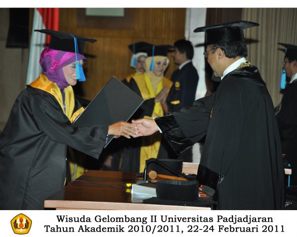 wisuda-keperawatan-s2-s1-oleh-rektor-047