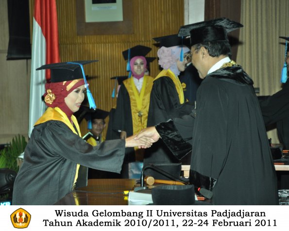 wisuda-keperawatan-s2-s1-oleh-rektor-048