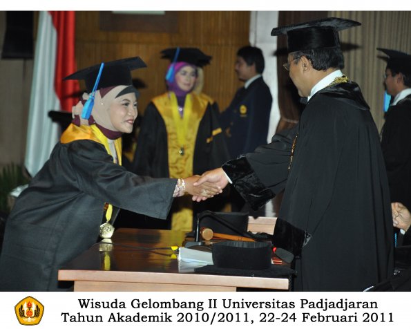 wisuda-keperawatan-s2-s1-oleh-rektor-049