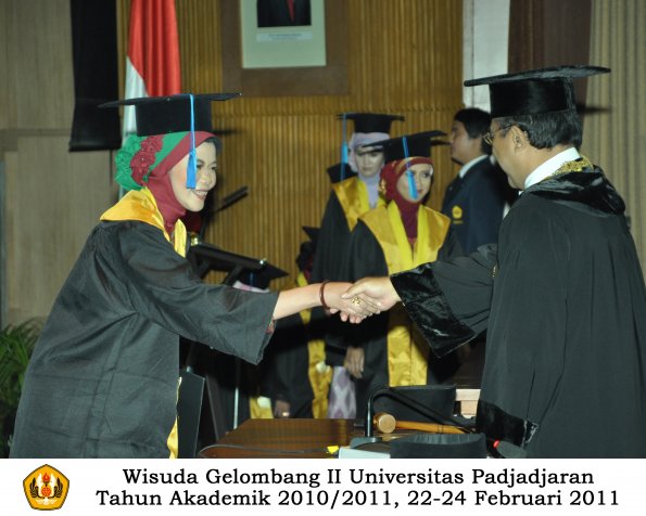 wisuda-keperawatan-s2-s1-oleh-rektor-050