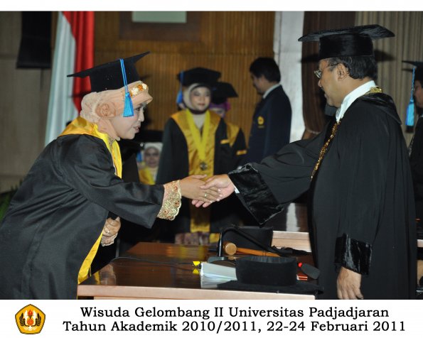 wisuda-keperawatan-s2-s1-oleh-rektor-051