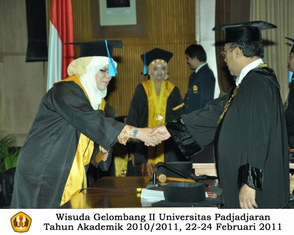 wisuda-keperawatan-s2-s1-oleh-rektor-052