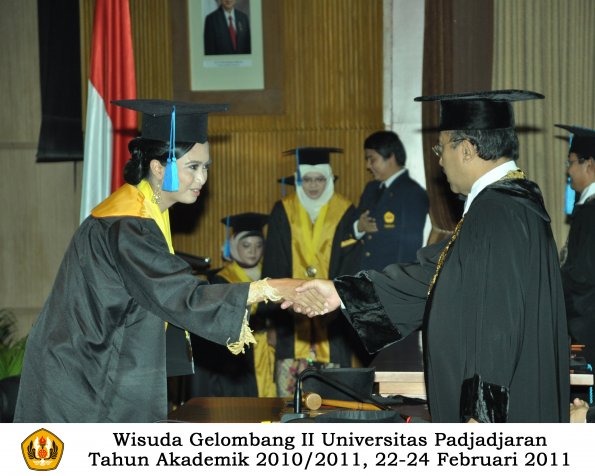 wisuda-keperawatan-s2-s1-oleh-rektor-054