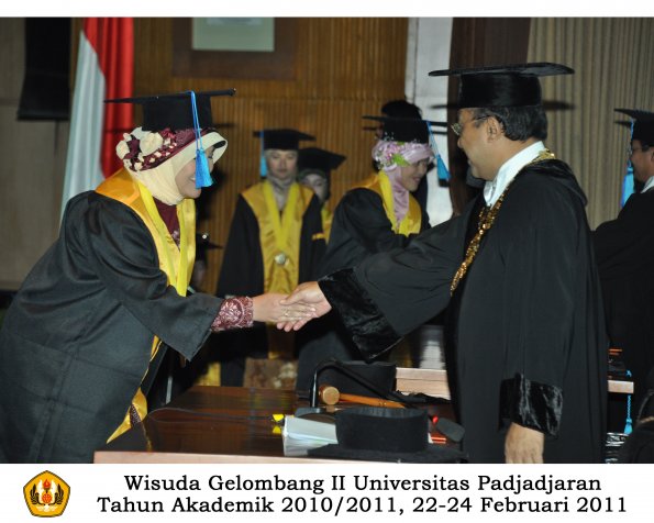 wisuda-keperawatan-s2-s1-oleh-rektor-055