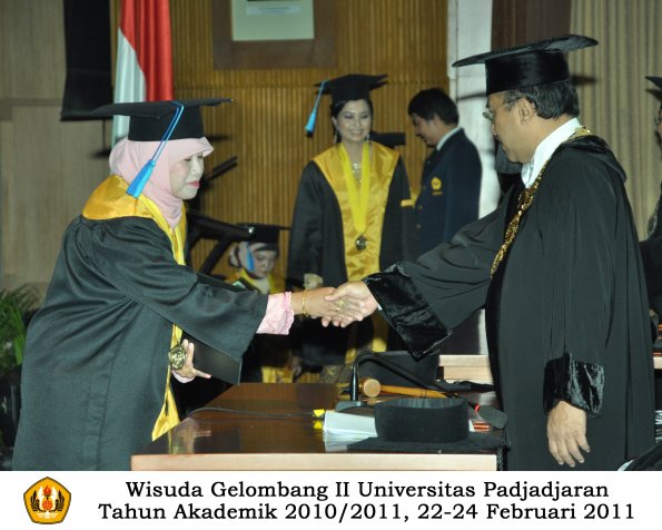 wisuda-keperawatan-s2-s1-oleh-rektor-056