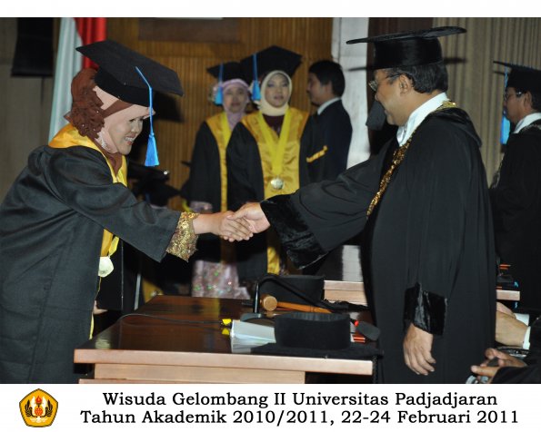 wisuda-keperawatan-s2-s1-oleh-rektor-057