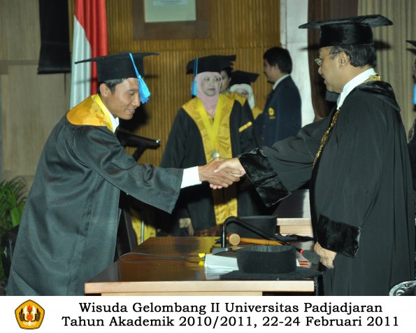 wisuda-keperawatan-s2-s1-oleh-rektor-058