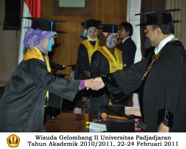 wisuda-keperawatan-s2-s1-oleh-rektor-059