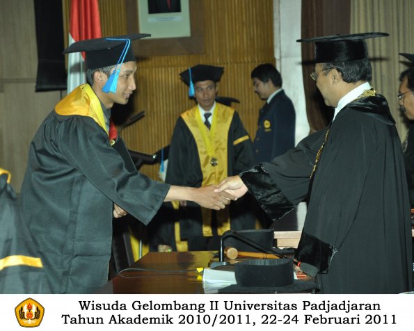 wisuda-keperawatan-s2-s1-oleh-rektor-060