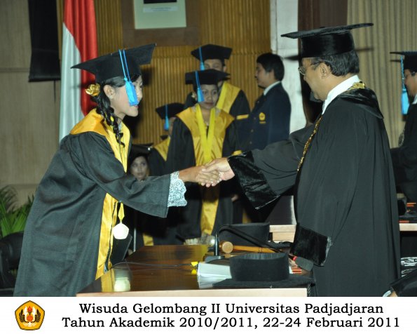 wisuda-keperawatan-s2-s1-oleh-rektor-064