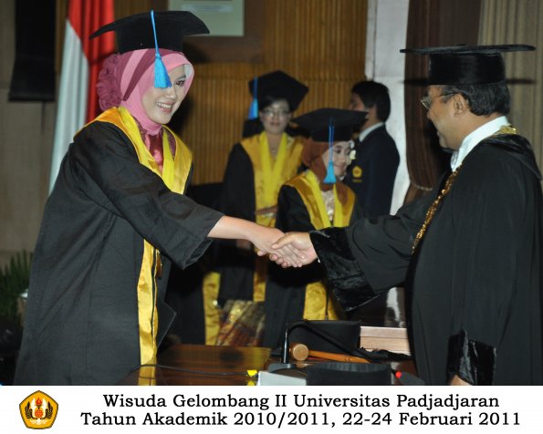 wisuda-keperawatan-s2-s1-oleh-rektor-065