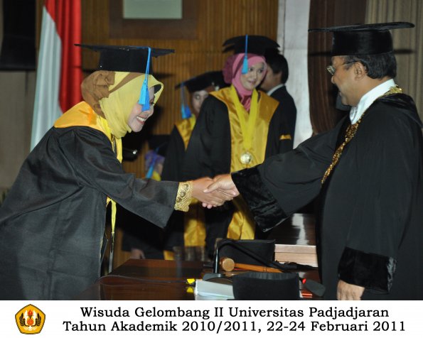 wisuda-keperawatan-s2-s1-oleh-rektor-067