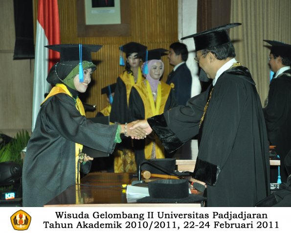 wisuda-keperawatan-s2-s1-oleh-rektor-068