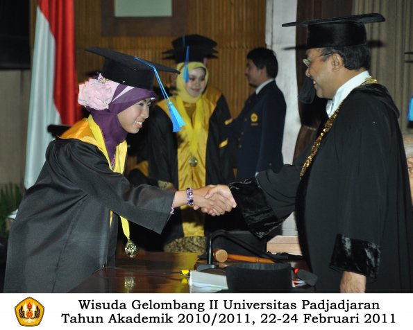 wisuda-keperawatan-s2-s1-oleh-rektor-069