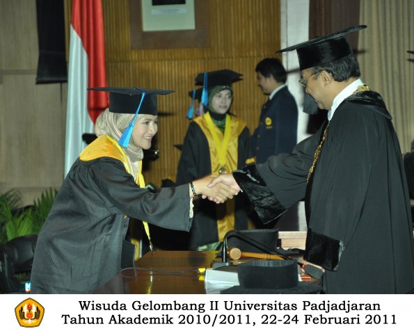 wisuda-keperawatan-s2-s1-oleh-rektor-070