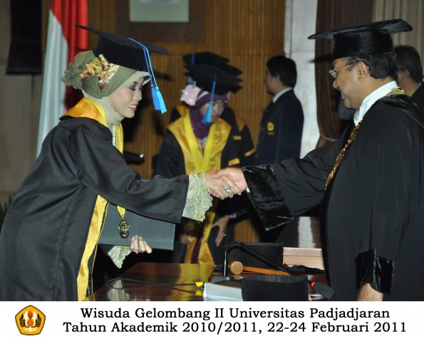 wisuda-keperawatan-s2-s1-oleh-rektor-071