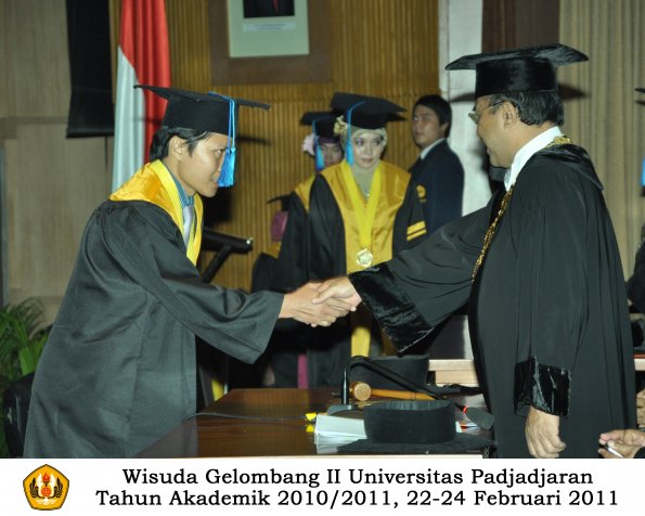 wisuda-keperawatan-s2-s1-oleh-rektor-072