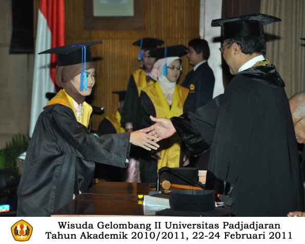 wisuda-keperawatan-s2-s1-oleh-rektor-073