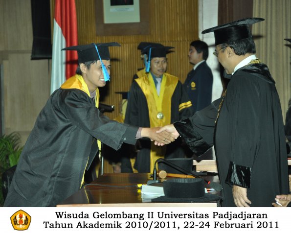 wisuda-keperawatan-s2-s1-oleh-rektor-074