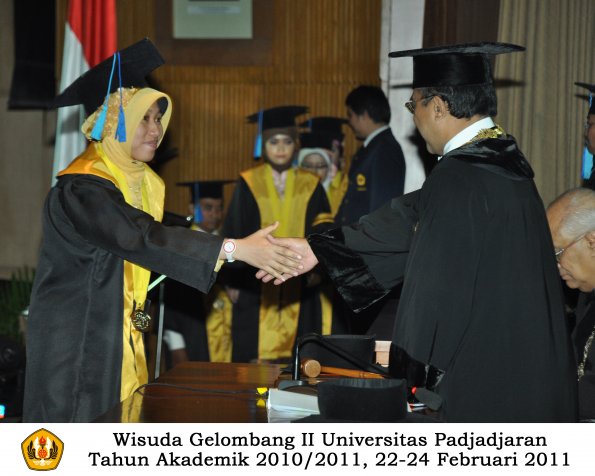 wisuda-keperawatan-s2-s1-oleh-rektor-075