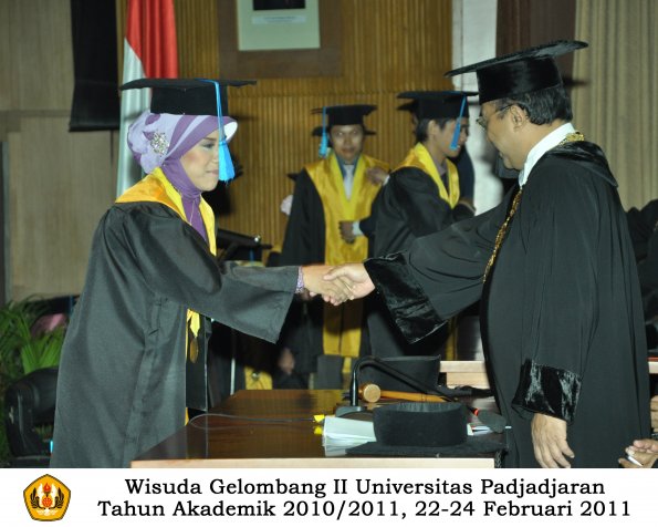 wisuda-keperawatan-s2-s1-oleh-rektor-076