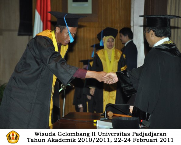 wisuda-keperawatan-s2-s1-oleh-rektor-077