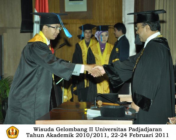 wisuda-keperawatan-s2-s1-oleh-rektor-078