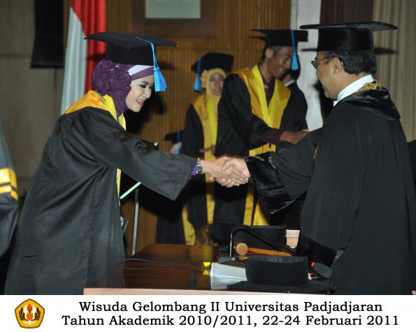 wisuda-keperawatan-s2-s1-oleh-rektor-079