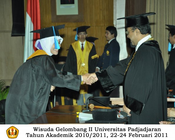 wisuda-keperawatan-s2-s1-oleh-rektor-080