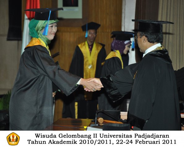 wisuda-keperawatan-s2-s1-oleh-rektor-081