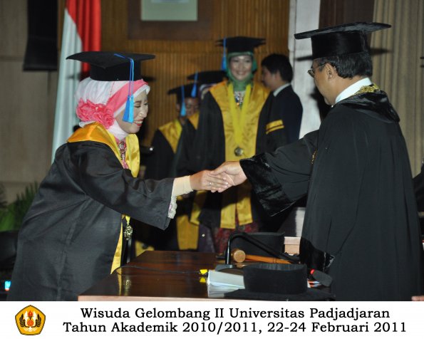 wisuda-keperawatan-s2-s1-oleh-rektor-083