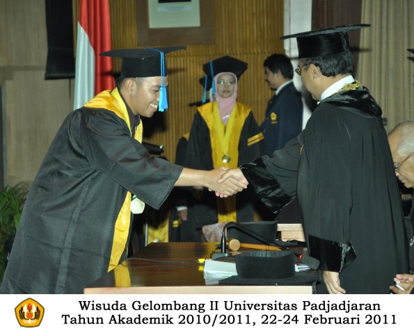 wisuda-keperawatan-s2-s1-oleh-rektor-084