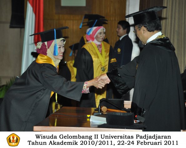 wisuda-keperawatan-s2-s1-oleh-rektor-085