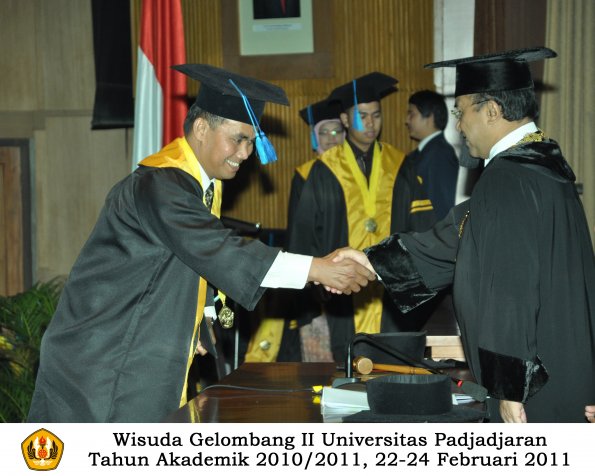 wisuda-keperawatan-s2-s1-oleh-rektor-086