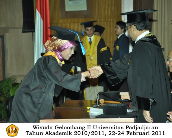 wisuda-keperawatan-s2-s1-oleh-rektor-088