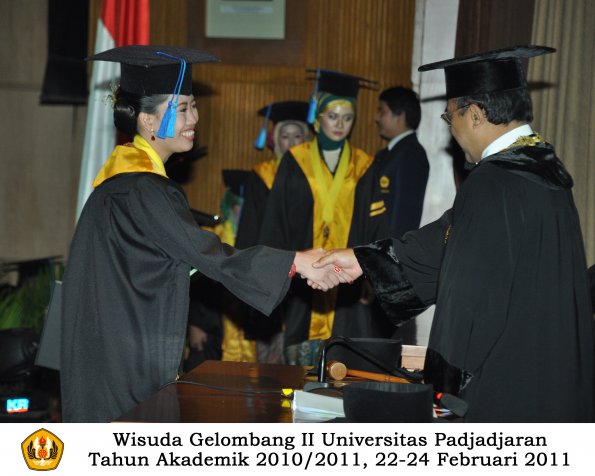 wisuda-keperawatan-s2-s1-oleh-rektor-089