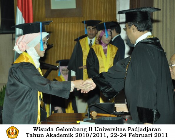 wisuda-keperawatan-s2-s1-oleh-rektor-090