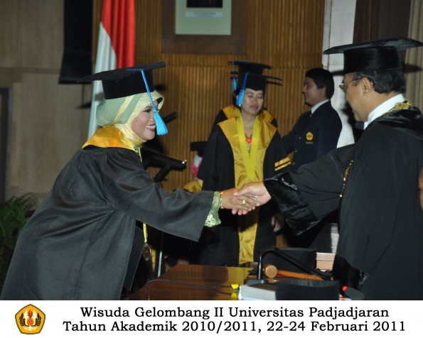 wisuda-keperawatan-s2-s1-oleh-rektor-091