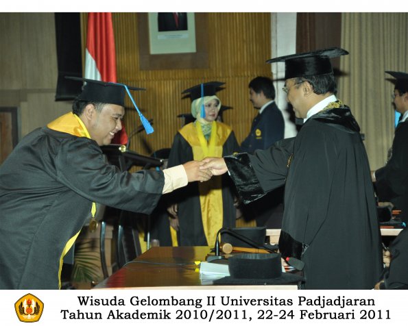 wisuda-keperawatan-s2-s1-oleh-rektor-092