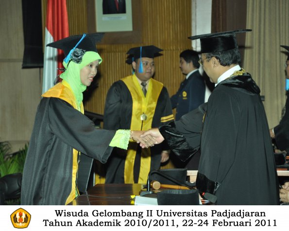 wisuda-keperawatan-s2-s1-oleh-rektor-094