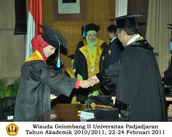 wisuda-keperawatan-s2-s1-oleh-rektor-096