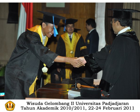 wisuda-keperawatan-s2-s1-oleh-rektor-097