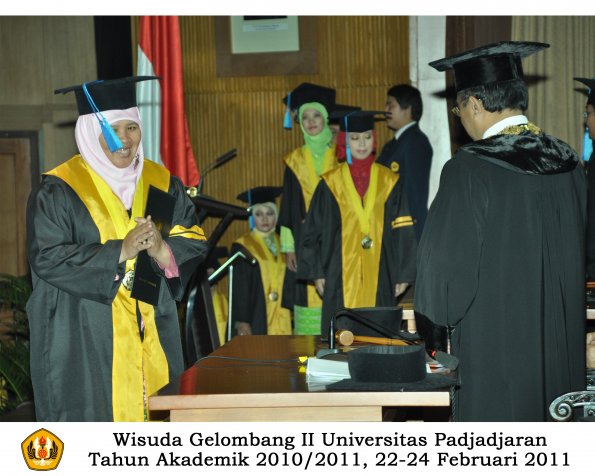 wisuda-keperawatan-s2-s1-oleh-rektor-098