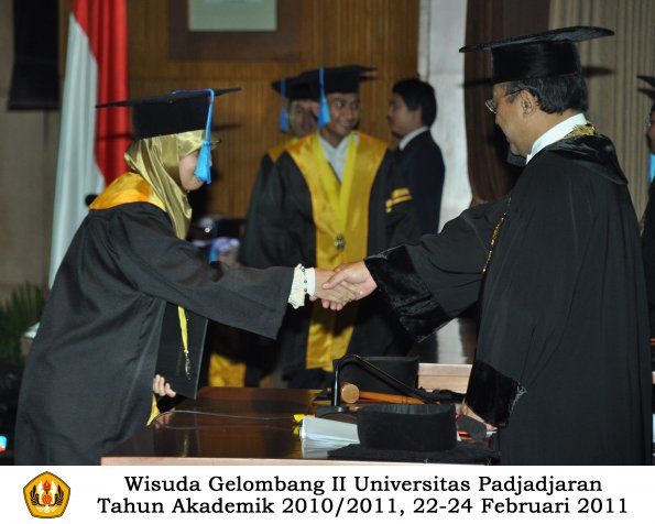 wisuda-keperawatan-s2-s1-oleh-rektor-099