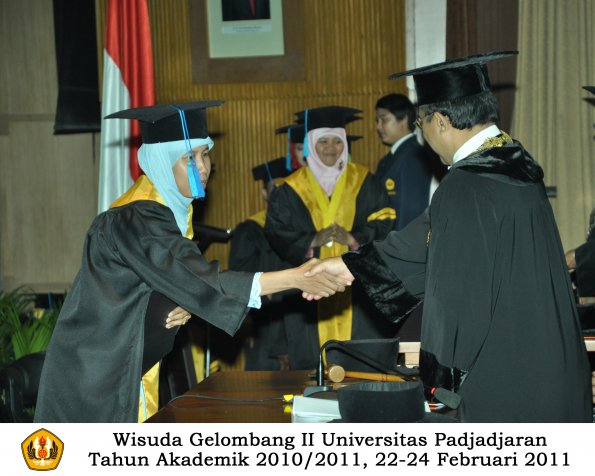 wisuda-keperawatan-s2-s1-oleh-rektor-100