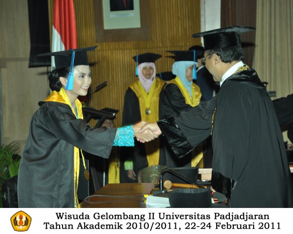 wisuda-keperawatan-s2-s1-oleh-rektor-102