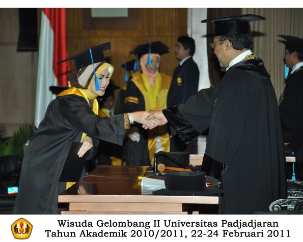 wisuda-keperawatan-s2-s1-oleh-rektor-103